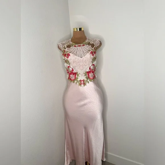 Karen Millen Pink Floral Embroidered Maxi Dress - Picture 2 of 9